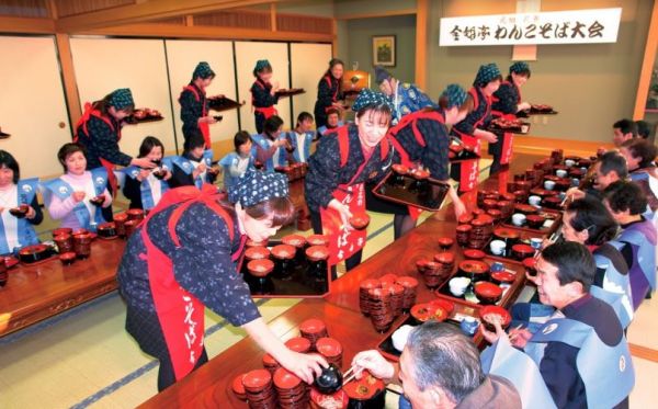 Original Hanamaki! Eat traditional Wanko soba like a samurai lord (with tempura)